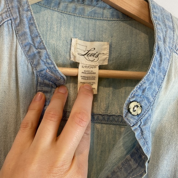 Fit + flare chambray Levi’s dress - Picture 4 of 9